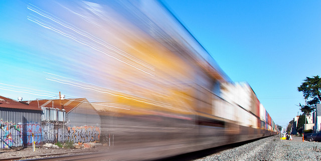 treno in movimento - foto di jar() su flickr