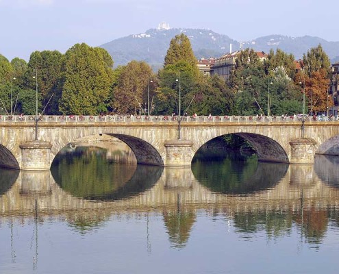Torino, il Po, Superga sullo sfondo