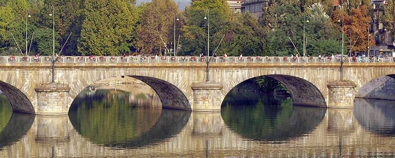 Torino, il Po, Superga sullo sfondo